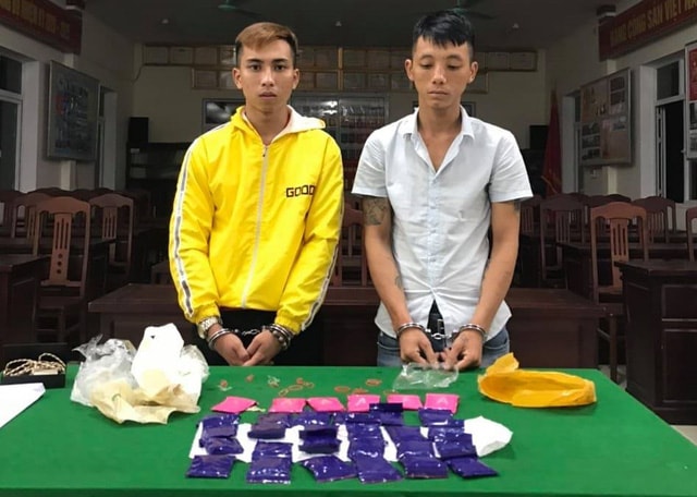 2 thanh niên ngang nhiên dùng taxi vận chuyển hơn 6.000 viên ma túy đã bị bắt. Ảnh: TL