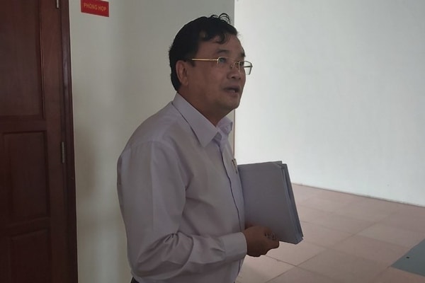 Chủ tọa phiên giám đốc thẩm, thẩm phán Lê Thành Văn bước ra khỏi phòng xử. Ảnh: LĐO
