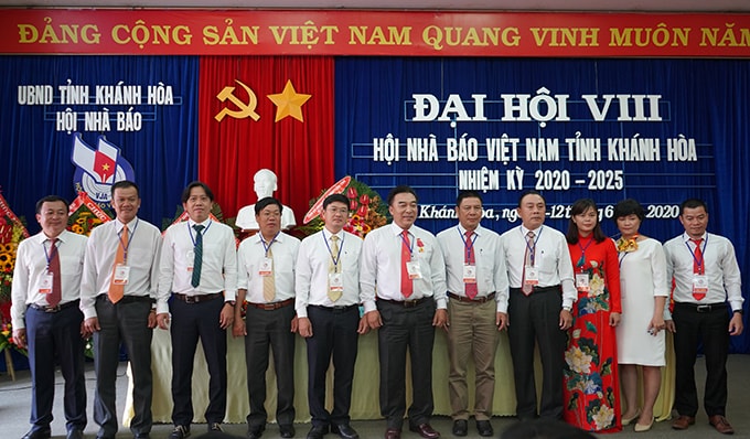 Ban chấp hành nhiệm kỳ 2020-2025 ra mắt đại hội. Ảnh Thanh Hiền