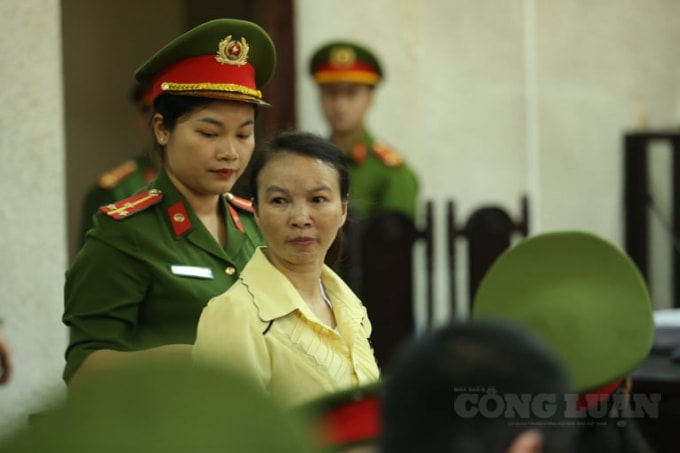 Bị cáo Trần Thị Hiền (mẹ nữ sinh giao gà Cao Mỹ Duyên) tại tòa phúc thẩm.