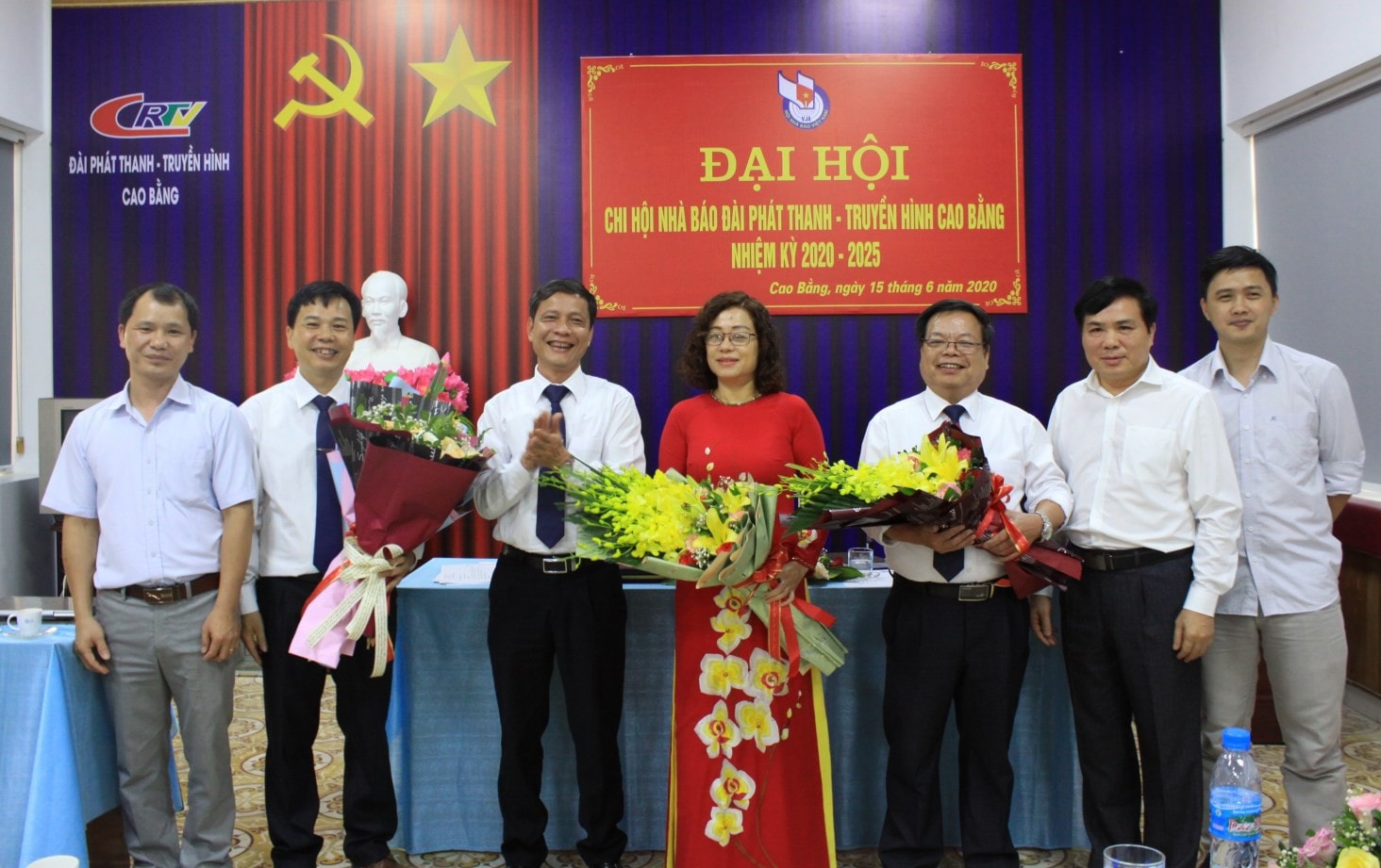 Các đại biểu chúc mừng Ban Thư ký Chi hội Nhà báo Đài Phát thanh - Truyền hình Cao Bằng nhiệm kỳ 2020 - 2025. Ảnh Thanh Bình