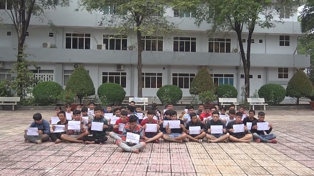 Các đối tượng tham gia chạy xe thành đoàn, lạng lách, đánh võng, đua xe trái phép. Công an tỉnh Bình Dương
