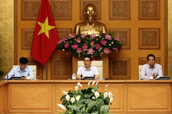 Phó Thủ tướng Vũ Đức Đam, Trưởng Ban Chỉ đạo quốc gia phòng, chống COVID-19 chủ trì cuộc họp sáng 18/6. Ảnh: VGP