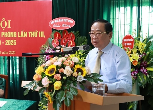 Đồng chí Mai Đức Lộc, Phó Chủ tịch Hội Nhà báo Việt Nam phát biểu tại Đại hội. Ảnh: Thanh Thuận