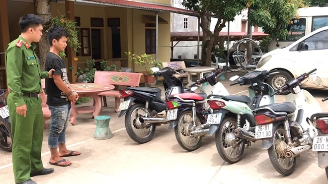 Đối tượng Quàng Văn Quân cùng tang vật. Ảnh: Công an tỉnh Sơn La
