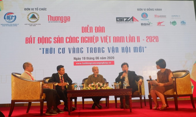 Các chuyên gia trong phiên thảo luận