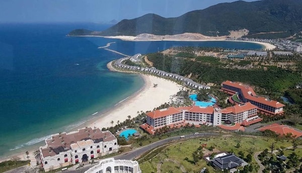 Bất động sản du lịch ngoài nằm nơi cảnh quan đẹp thường cũng là nơi có ý nghĩa chiến lược về quốc phòng. Ảnh minh họa
