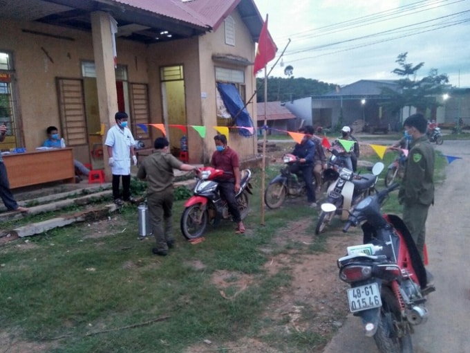 Chốt cách ly phòng chống bệnh bạch hầu. Ảnh: Cao Nguyên.