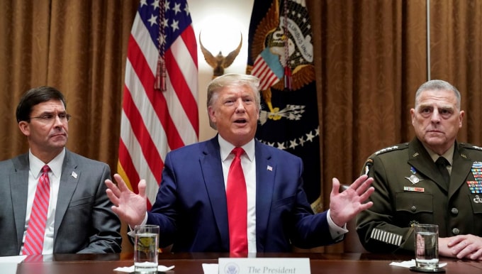 Cựu cố vấn an ninh quốc gia John Bolton tiết lộ trong cuốn sách sắp ra mắt rằng, ông Trump từng đe dọa rút quân khỏi Nhật Bản và Hàn Quốc nếu hai nước này từ chối trả thêm chi phí đồn trú quân đội - Ảnh: Reuters