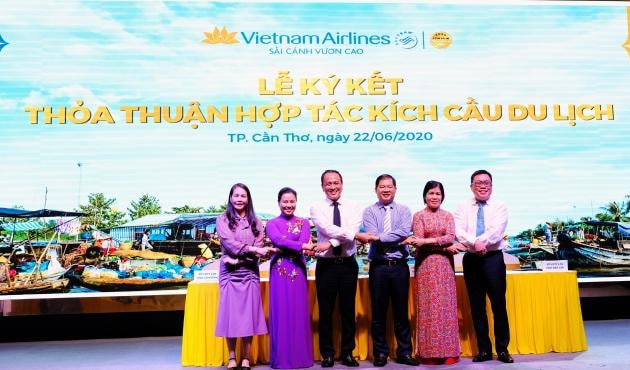 Vietnam Airlines ký kết thỏa thuận hợp tác kích cầu du lịch tại TP.Cần Thơ