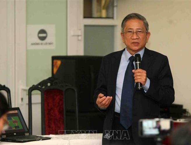 Theo Giáo sư Nguyễn Minh Thuyết thì trường chuyên nên chuyển sang trường chất lượng cao và đào tạo học sinh toàn diện hơn (ảnh nguồn TTXVN).