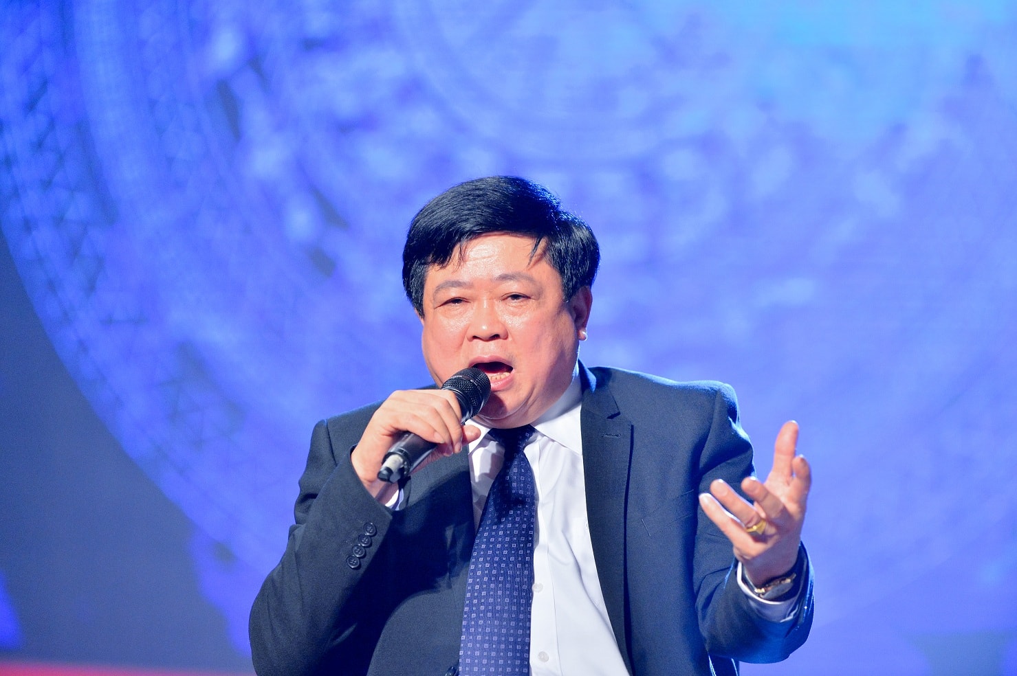 PGS.TS Nguyễn Thế Kỷ, Uỷ viên Trung ương Đảng, Tổng Giám đốc Đài tiếng nói Việt Nam, Chủ tịch Hội đồng Lý luận phê bình Văn học nghệ thuật Trung ương chia sẻ tại chương trình
