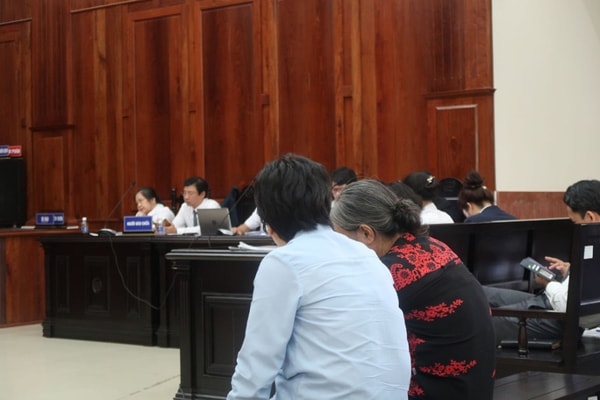 Quang cảnh phiên tòa ngày 23/6