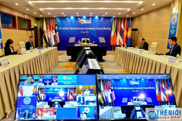 Hội nghị trực tuyến Hội đồng Chính trị - An ninh ASEAN lần thứ 21 với sự tham dự của Bộ trưởng Ngoại giao 10 nước thành viên ASEAN và Tổng Thư ký ASEAN. Ảnh: TG&VN