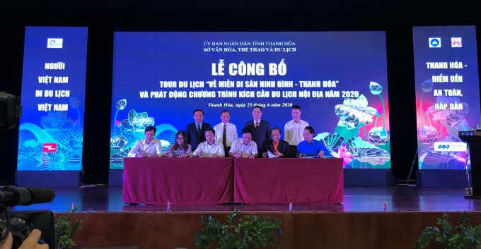 Các đơn vị đồng hành Ký cam kết hưởng ứng Chương trình tour