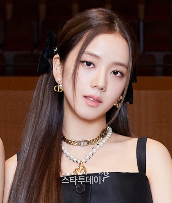 Jisoo xinh đẹp, duyên dáng