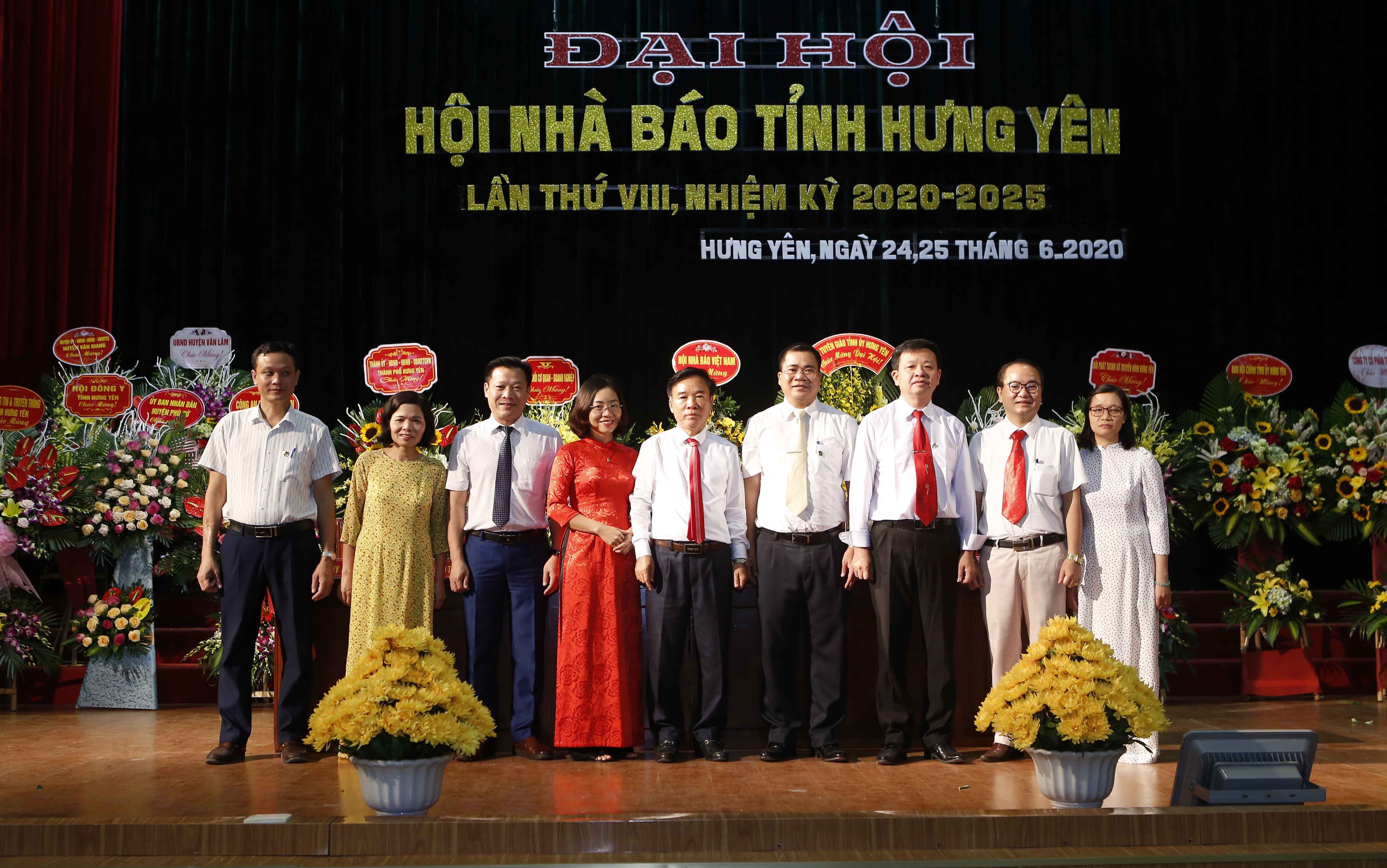 Đại hội đã bầu ra BCH Hội Nhà báo tỉnh lần thứ VIII, nhiệm kỳ 2020 - 2025 gồm 9 đồng chí.