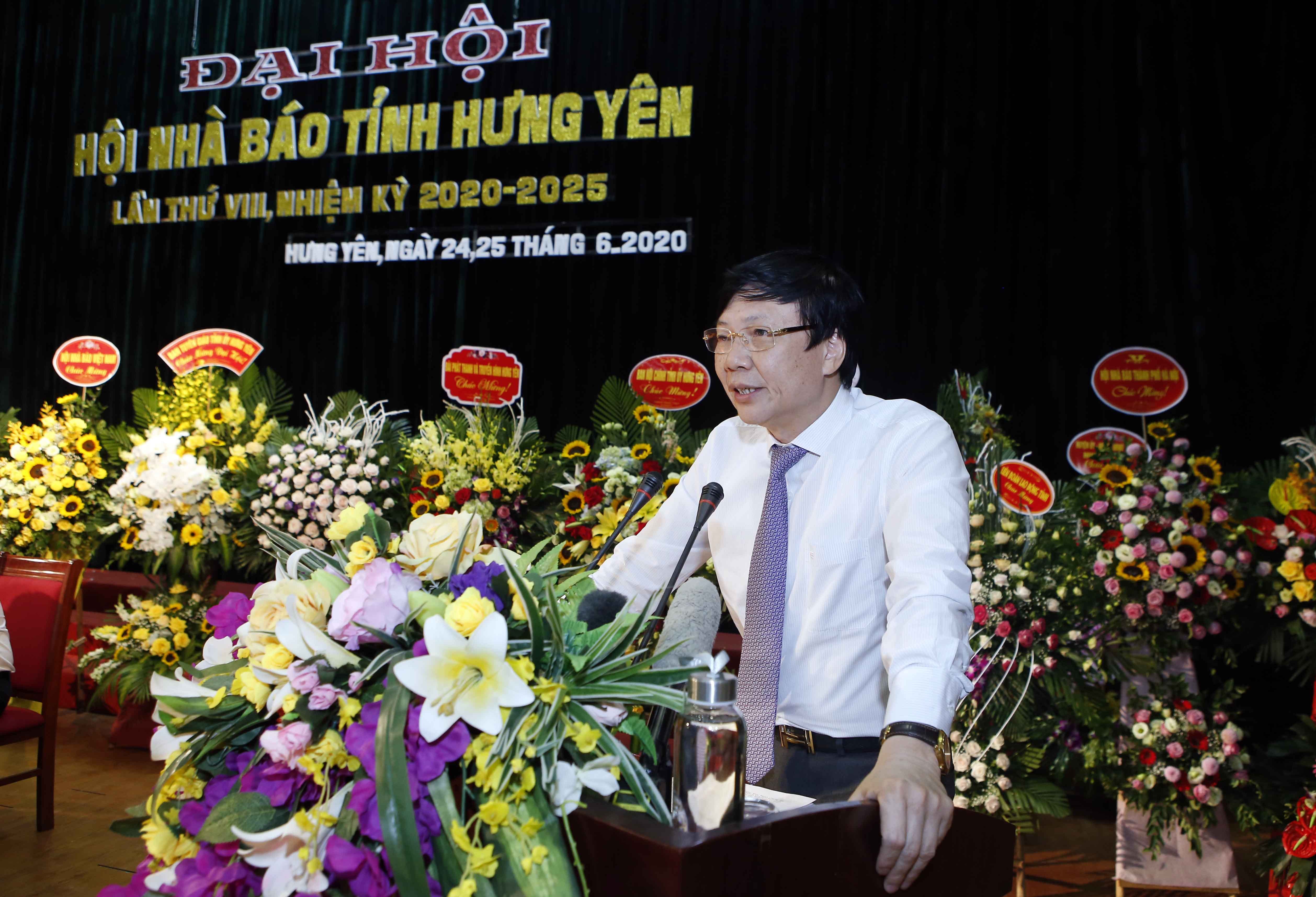 Phó Chủ tịch thường trực Hội nhà báo Việt Nam Hồ Quang Lợi phát biểu tại Đại hội