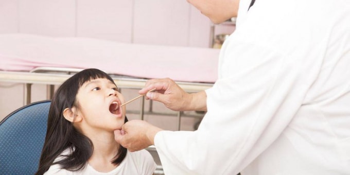 Trẻ em là đối tượng dễ bị lây bệnh bạch hầu. Ảnh minh họa