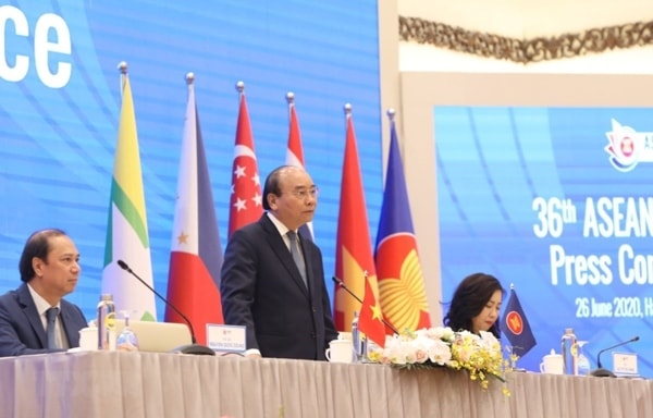 Thủ tướng Chính phủ Nguyễn Xuân Phúc chủ trì họp báo quốc tế, thông báo kết quả Hội nghị Cấp cao ASEAN lần thứ 36 và các hội nghị liên quan. Ảnh: TTXVN