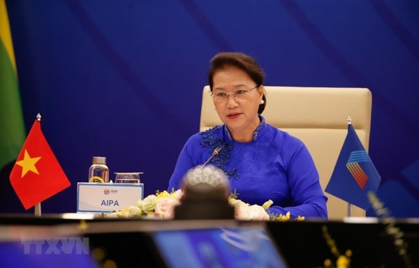 Chủ tịch Quốc hội Nguyễn Thị Kim Ngân, Chủ tịch Hội đồng Liên Nghị viện ASEAN (AIPA) lần thứ 41 phát biểu tại phiên đối thoại, chiều 26/6. Ảnh: TTXVN