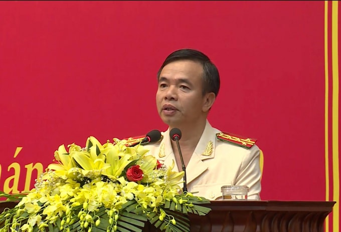 Đại tá Nguyễn Tiến Nam - tân Giám đốc Công an tỉnh Quảng Bình phát biểu nhận nhiệm vụ