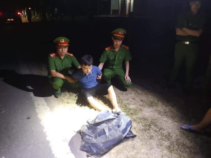 Lực lượng công an khống chế nhóm đối tượng sau khi truy đuổi 40km