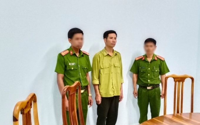 Đối tượng Lê Hữu Đức bị Công an huyện Kbang bắt giữ liên quan đến vụ phá rừng tại tiểu khu 120, 122, lâm phần quản lý của Công ty TNHH MTV lâm nghiệp Lơ Ku.