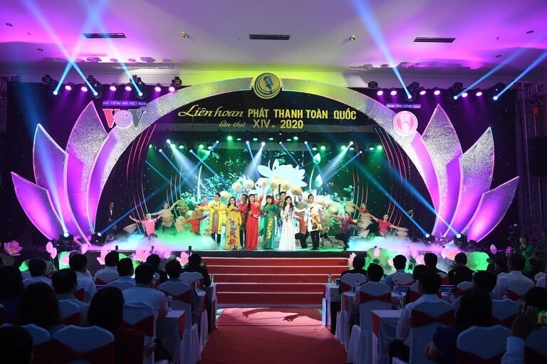 Các tiết mục văn nghệ mở màn cho ngày hội lớn của những người làm báo phát thanh trong cả nước. Ảnh Vũ Toàn