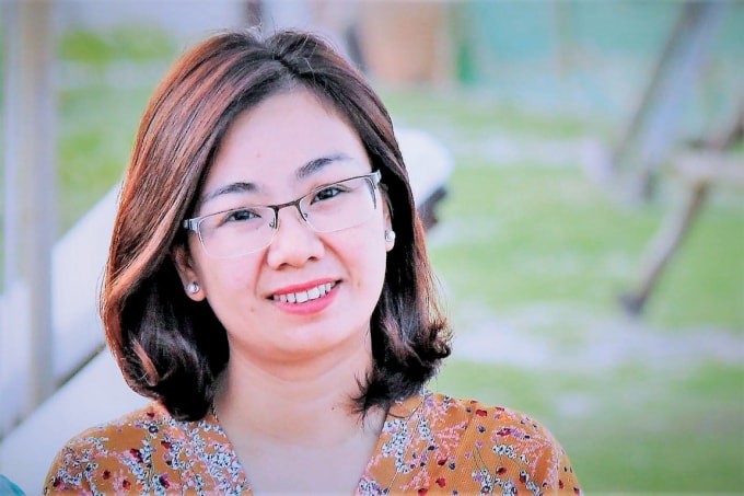 Nhà báo Thu Hà.