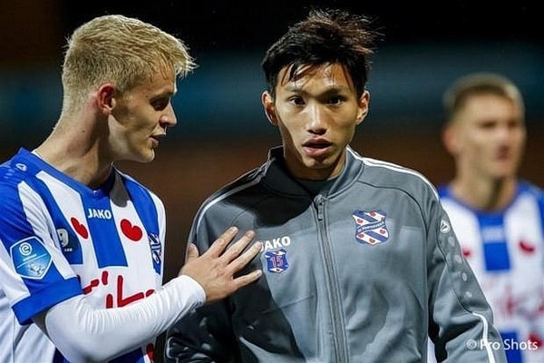 Văn Hậu không được trao nhiều cơ hội thi đấu khi sang Hà Lan. Ảnh: SC Heerenveen.