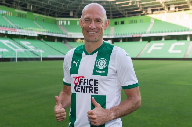 Robben chính thức tái xuất sân cỏ trong màu áo đội bóng quê hương ở tuổi 36. Ảnh: FC Groningen