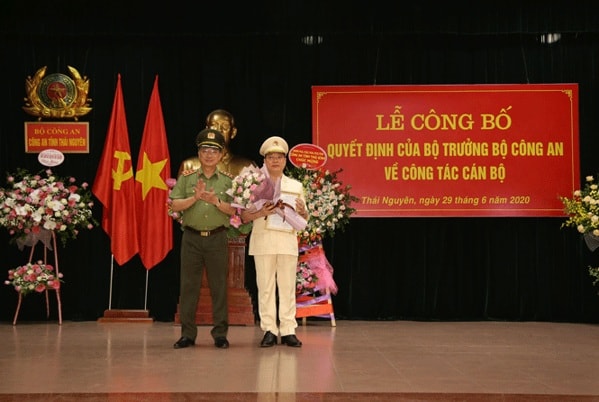 Thứ trưởng Bộ Công an Nguyễn Văn Thành trao Quyết định điều động, bổ nhiệm Đại tá Bùi Đức Hải giữ chức vụ Giám đốc Công an tỉnh Thái Nguyên