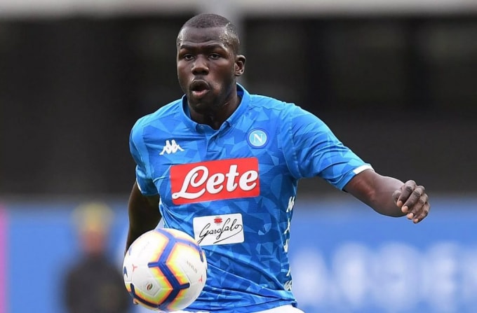 Liverpool nắm lợi thế trước Man City trong cuộc đua giành trung vệ Kalidou Koulibaly. Ảnh: Napoli