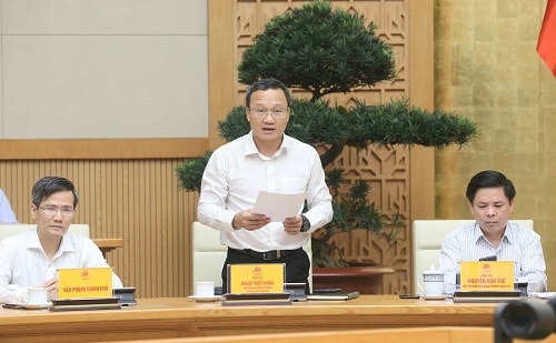 Phó Chủ tịch chuyên trách Ủy ban ATGT Quốc gia Khuất Việt Hùng phát biểu tại Hội nghị. Ảnh: VGP