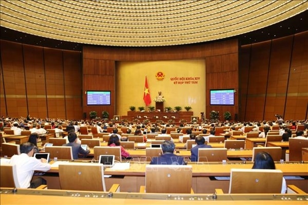 Ngày 25/12/2019, Quốc hội thông qua Luật sửa đổi, bổ sung một số điều của Luật Nhập cảnh, xuất cảnh, quá cảnh, cư trú của người nước ngoài tại Việt Nam. Ảnh: TTXVN