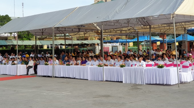 Tới dự có đại diện lãnh đạo một số sở, ngành cấp tỉnh cùng đông đảo nhân dân địa phương và du khách