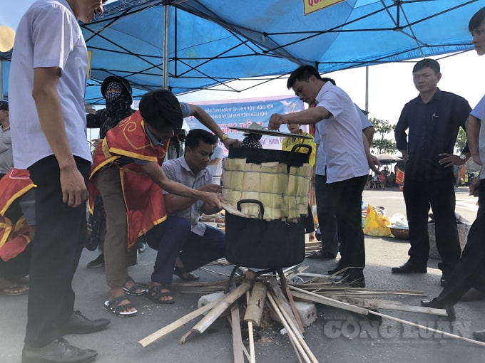 Chuẩn bị chất lượng nồi, lượng củi là khâu quan trọng của các đội thi