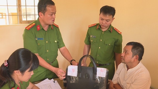 Ông Tuệ tại cơ quan điều tra. Ảnh: A.Đ.