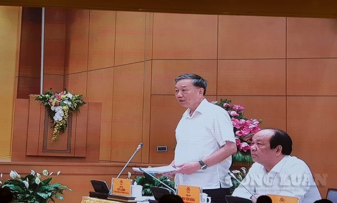 Bộ trưởng Bộ Công an Tô Lâm báo cáo tại Hội nghị.