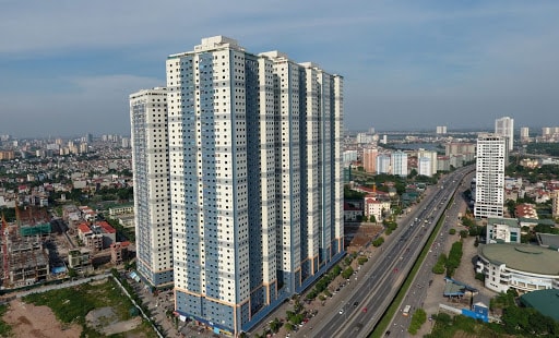 Trong khi tất cả các ngành kinh tế đều bị ảnh hưởng bởi dịch Covid-19, nhưng giá nhà chung cư tại Hà Nội và TP. Hồ Chí Minh vẫn tăng lên. (ảnh TL)