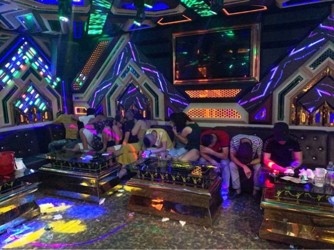 20 nam nữ tụ tập 'bay lắc' thâu đêm trong quán karaoke. Ảnh: TL.