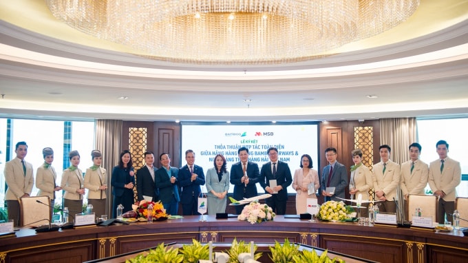 Đại diện Bamboo Airways và Ngân hàng MSB trong khuôn khổ sự kiện.