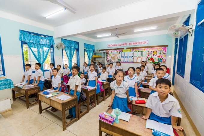 Trường Tiểu học Thị trấn Di Lăng 1 với 15 em học sinh người đồng bào thuộc diện được uống sữa theo chương trình.