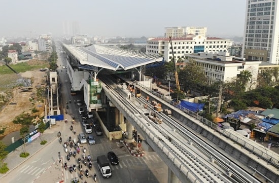 Do vướng mắc về giải phóng mặt bằng và di dời công trình, chủ đầu tư đã chậm bàn giao mặt bằng nhiều gói thầu của dự án đường sắt Nhổn - ga Hà Nội