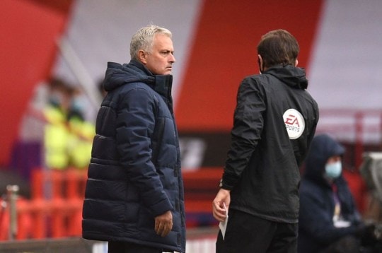 Mourinho đã phàn nàn về quyết định của trọng tài VAR sau đó. Ảnh: Metro
