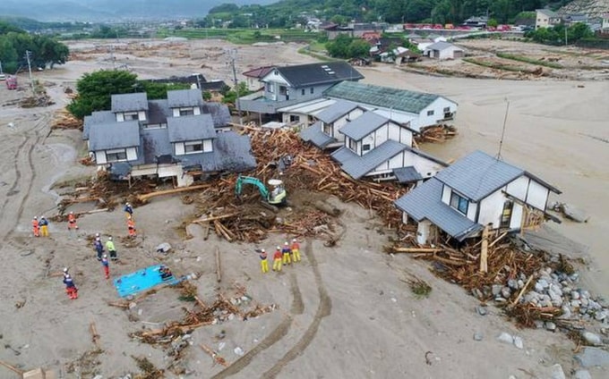 Mưa lớn gây lở đất tại một số vùng tại Nhật Bản - Ảnh: Reuters