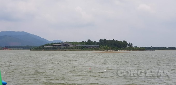 Dự án Đảo Ngọc được doanh nghiệp cho xây dựng rầm rộ nhưng không phép giữa lòng hồ Đại Lải.