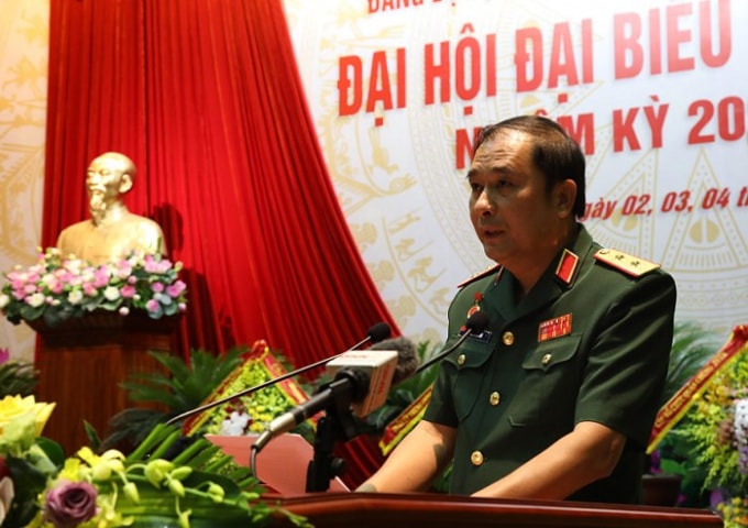 Trung tướng Phùng Sĩ Tấn phát biểu tại Đại hội.