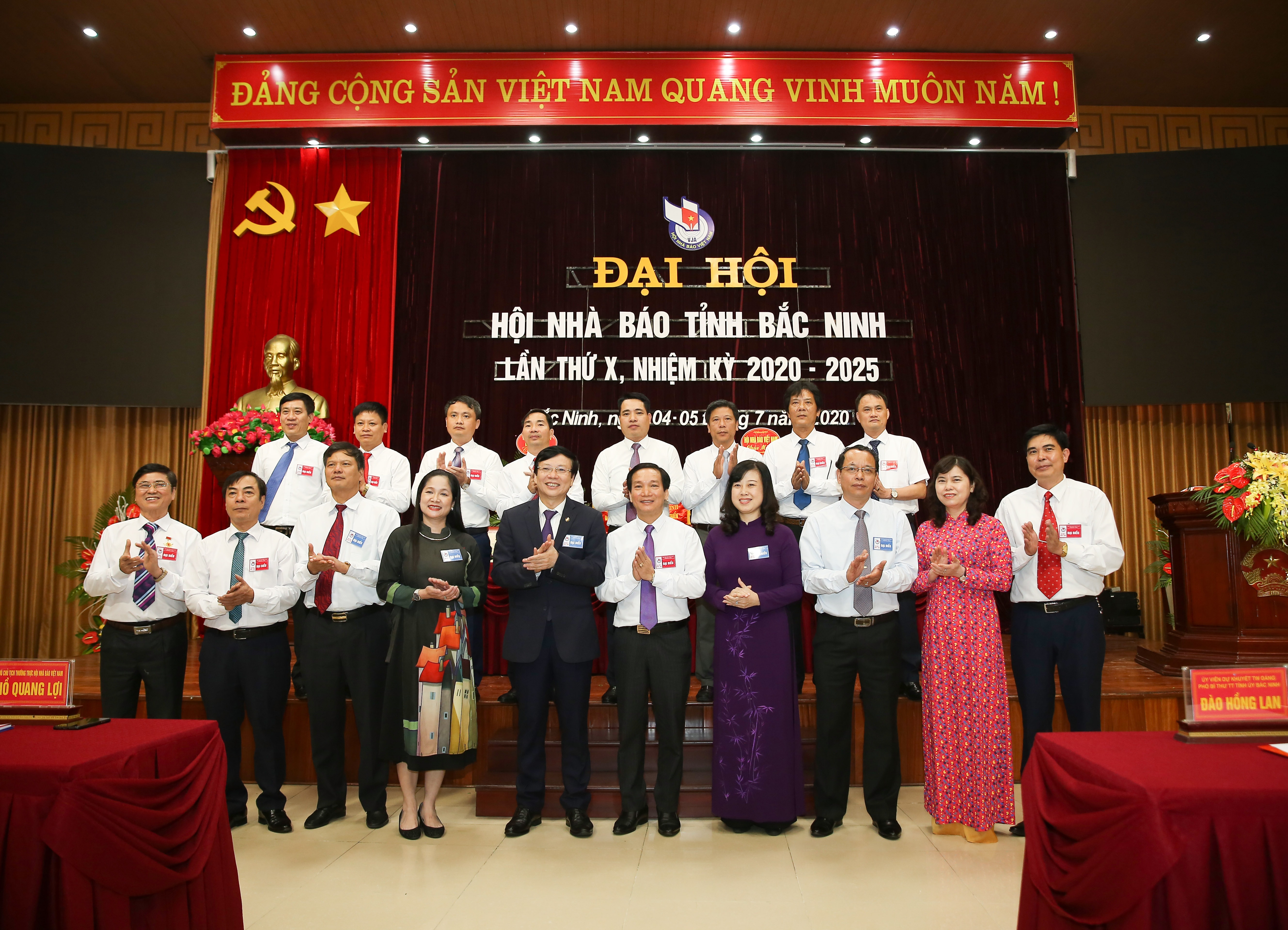 Ban Chấp hành Hội Nhà báo tỉnh Bắc Ninh khóa X và các đại biểu tham dự Đại hội. (ảnh: Sơn Hải).